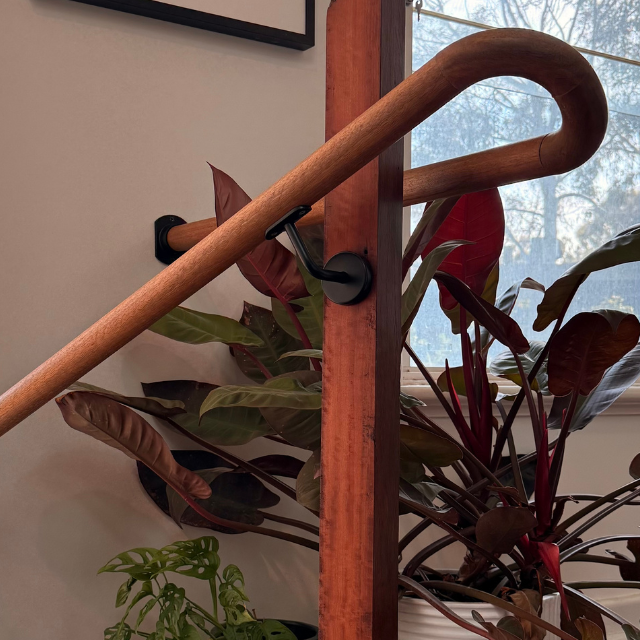 80mm Concealed Handrail Bracket - Curved Cradle (Black)
